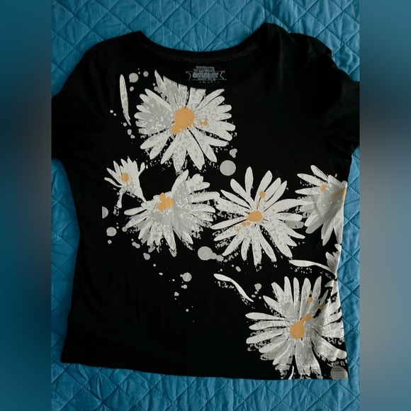 Long Sleeve Daisy Print Tee Size XL - Picture 8 of 12